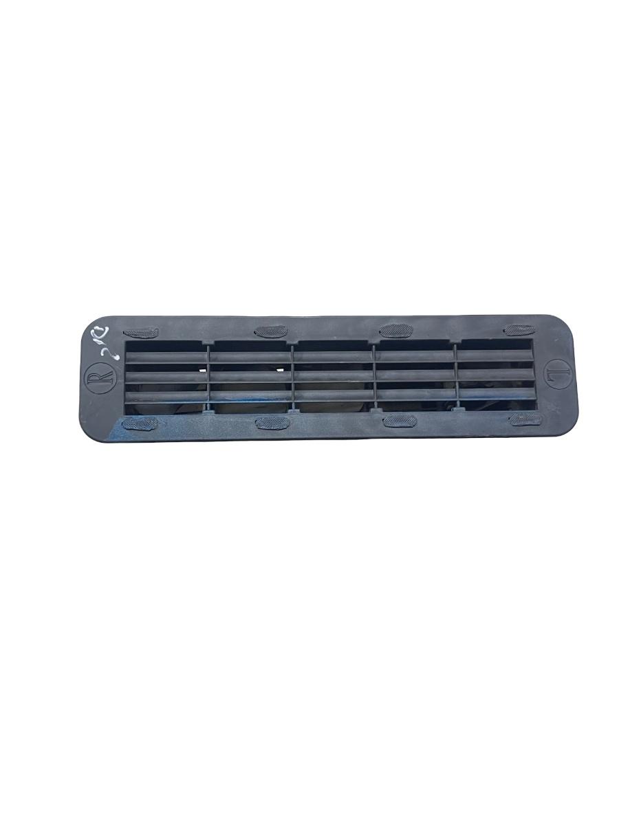 Grila de ventilatie dreapta spate TOYOTA HILUX VII Pickup _N1_, _N2_, _N3_ 2004 - >