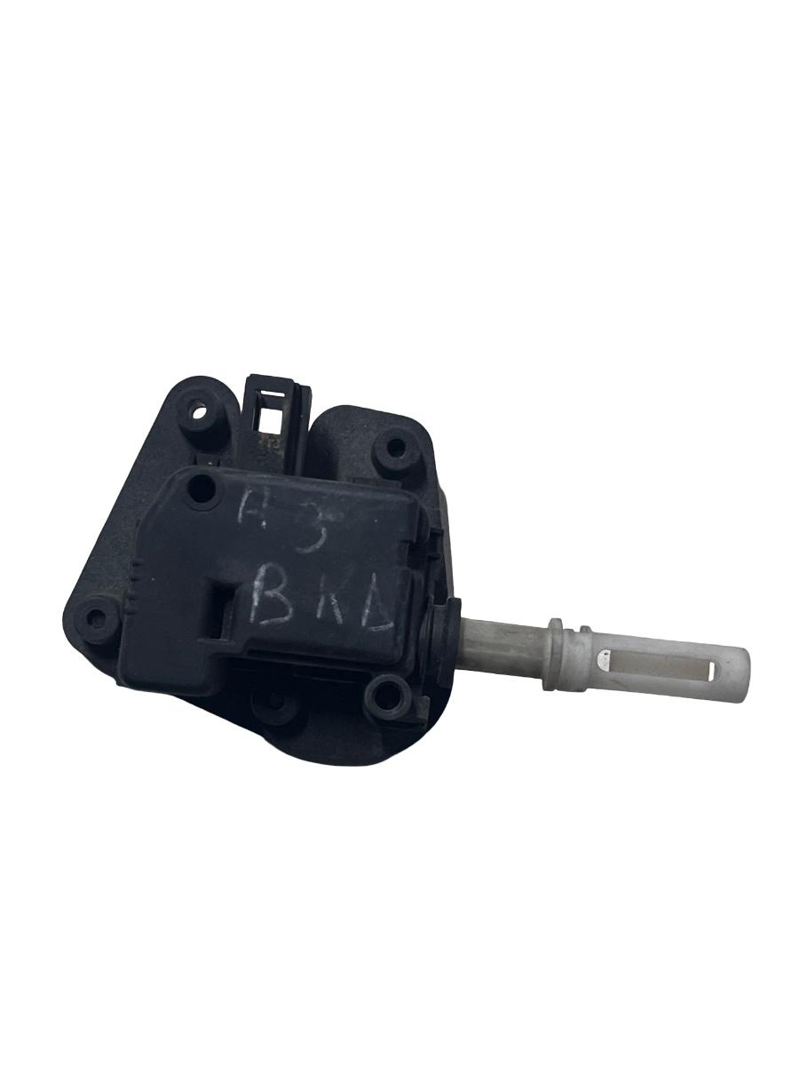 Motoras deschidere haion AUDI A3 II 8P1 2003 - 2013 8E9827833 – foto 2