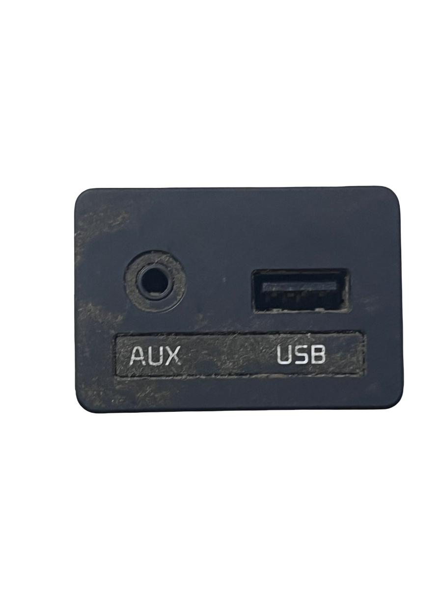 Conector priza AUX/USB KIA SORENTO II XM 2009 - > 961202PBA0121115