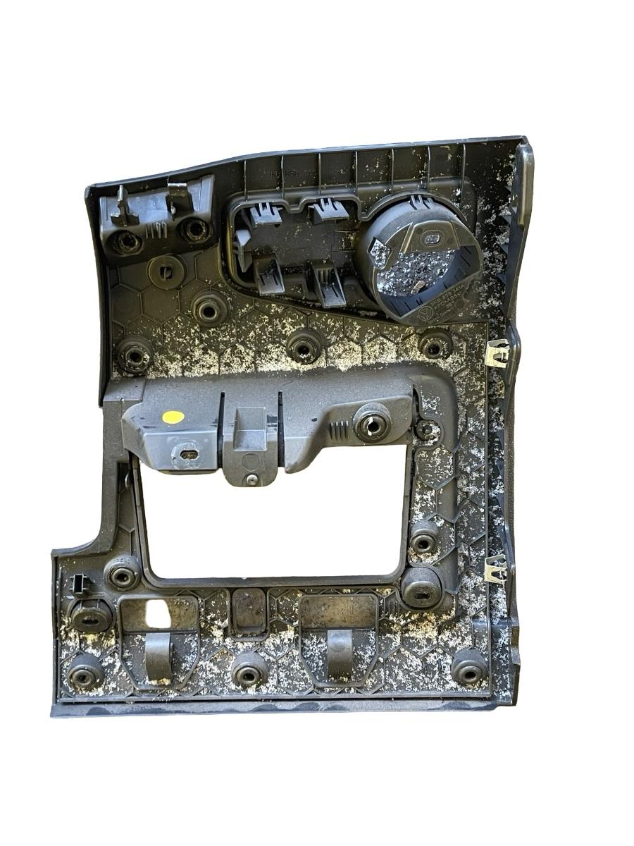 Spatiu depozitare sofer/ ornamnet bloc lumini VOLKSWAGEN Tiguan II Facelift [ 2020 - 2024 ] 5NB858365 – foto 3