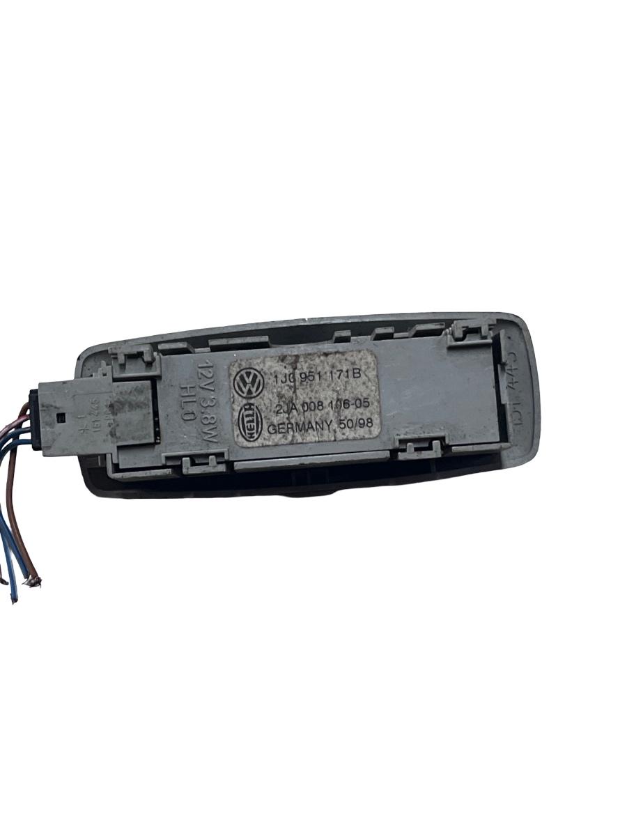 Lampa interioara habitaclu stanga spate VOLKSWAGEN GOLF IV 1J1 1997 - 2007 1J0951171B – foto 3
