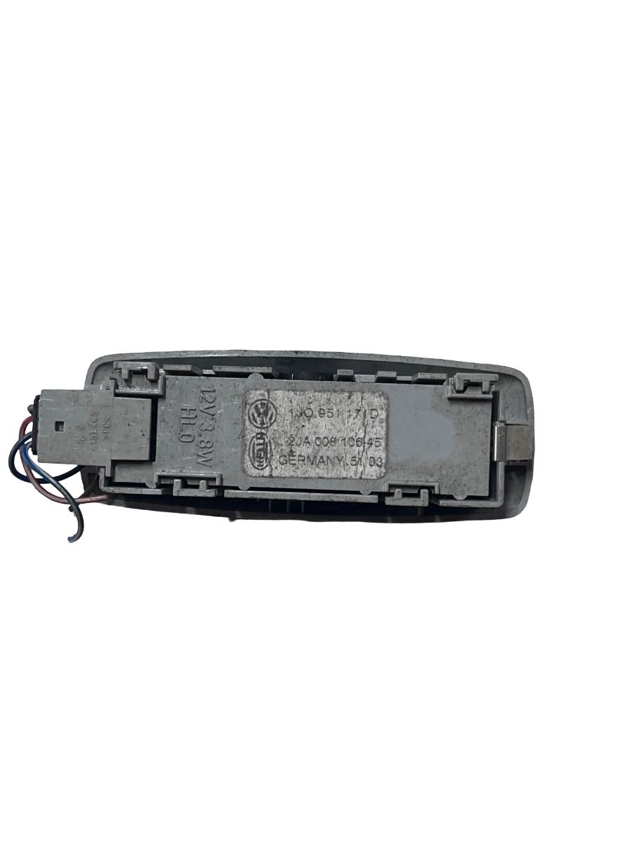 Lampa interioara habitaclu stanga fata VOLKSWAGEN GOLF IV 1J1 1997 - 2007 1J0951171D – foto 2
