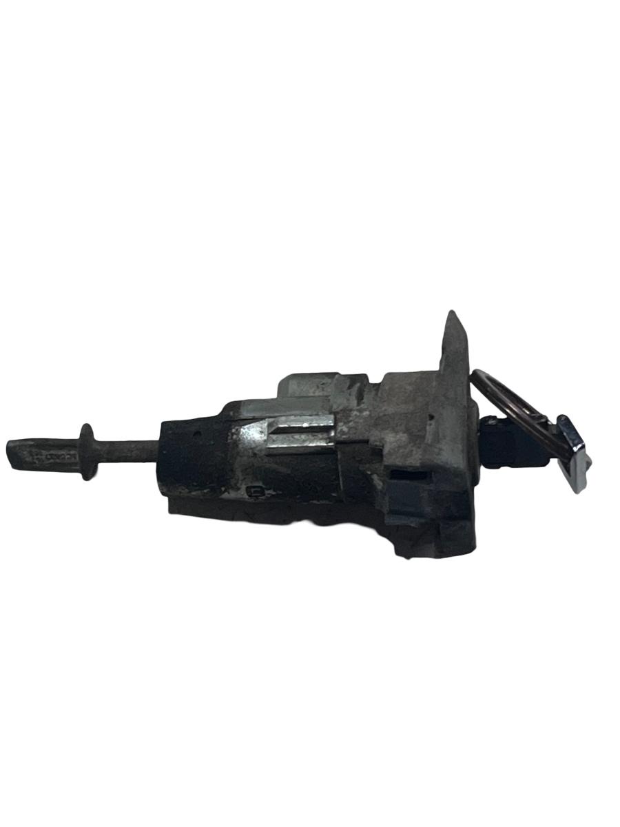 Butuc cu cheie stanga fata VOLKSWAGEN PASSAT 3C2 2005 - 2010