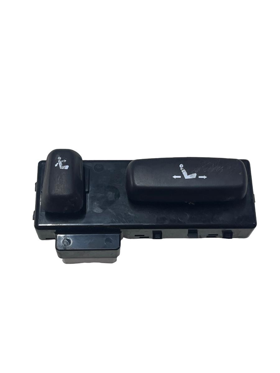 Buton reglaj scaun stanga fata KIA SORENTO II XM 2009 -> BX12B300443