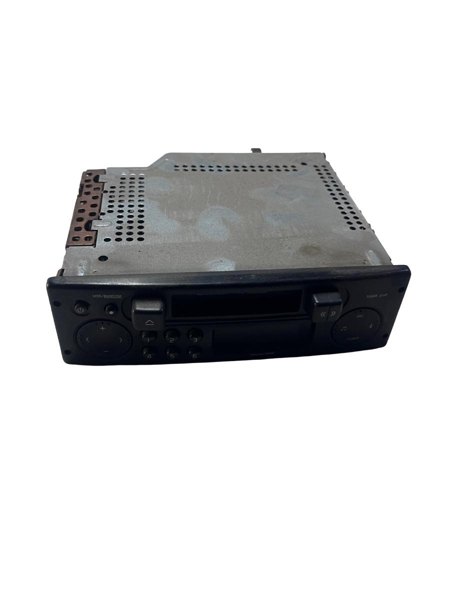 Player CD/DVD DACIA LOGAN LS_ 2004 -> 8200057676