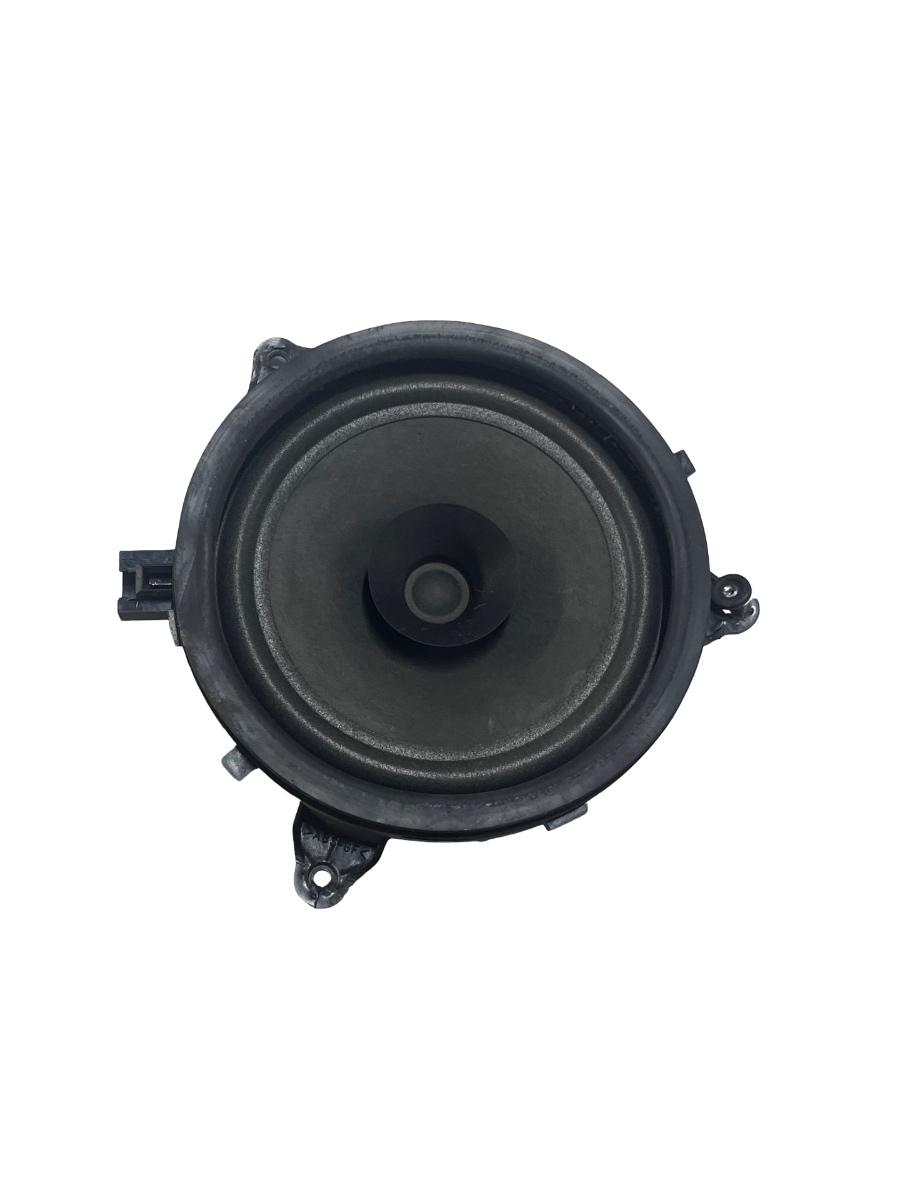 Difuzor portiera dreapta spate VOLVO S60 I 384 2000 - 2010 30679498 ( O CLEMA RUPTA )