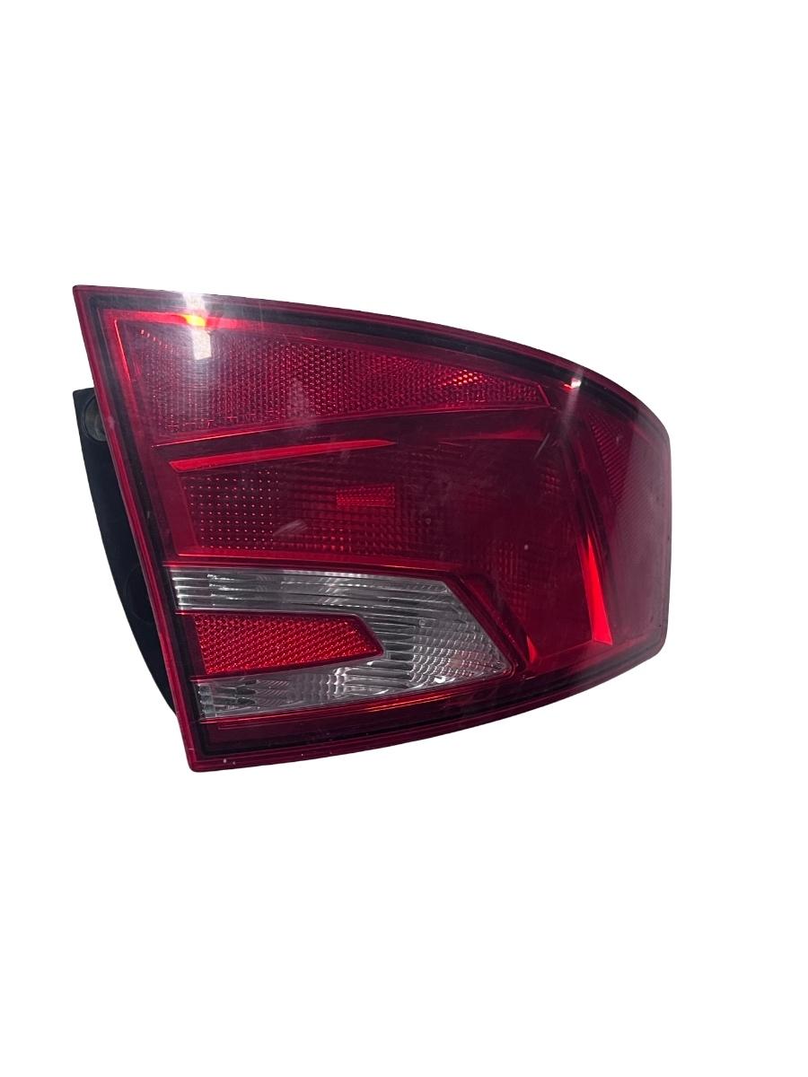 Lampa spate / Stop stanga spate SEAT TOLEDO IV KG3 2012 -> ( Un component rupt )