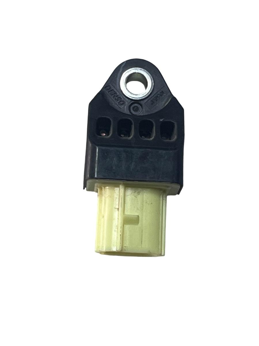 Senzor de impact airbag TOYOTA IQ _J1_ 2008 -> 89831-33020
