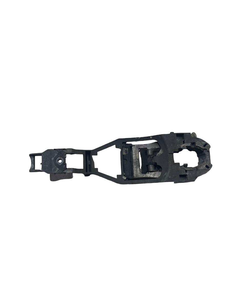 Maner/suport exterior portiera stanga spate VOLKSWAGEN POLO 9N_ 2001 - 2012 3B0837885