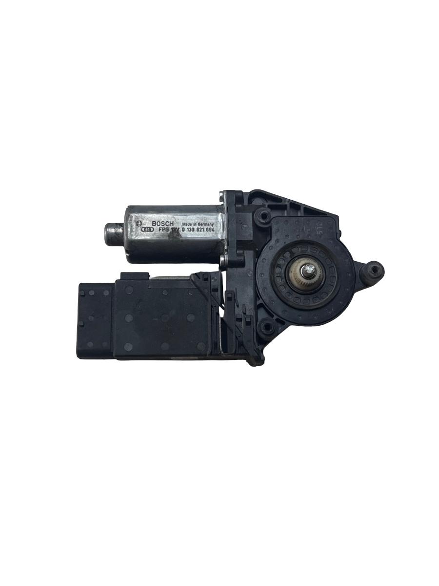 Motoras geam dreapta fata VOLKSWAGEN PASSAT 3B3 2000 - 2005 0130821694