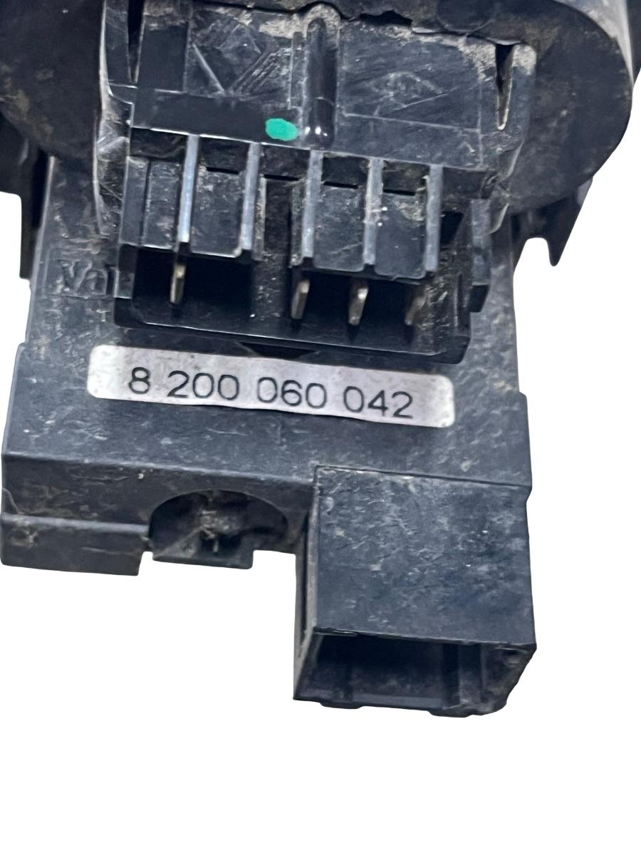 Buton reglaj nivel faruri RENAULT CLIO II BB0/1/2_, CB0/1/2_ 1998 -> 8200060042 – foto 3