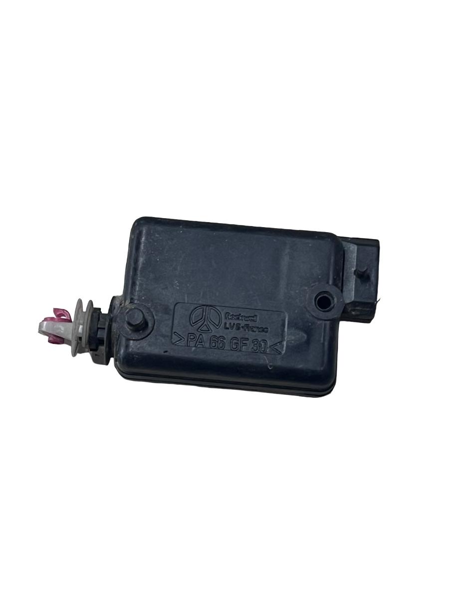 Motoras blocare usita rezervor combustibil RENAULT CLIO II BB0/1/2_, CB0/1/2_ 1998 -> B150605 – foto 2