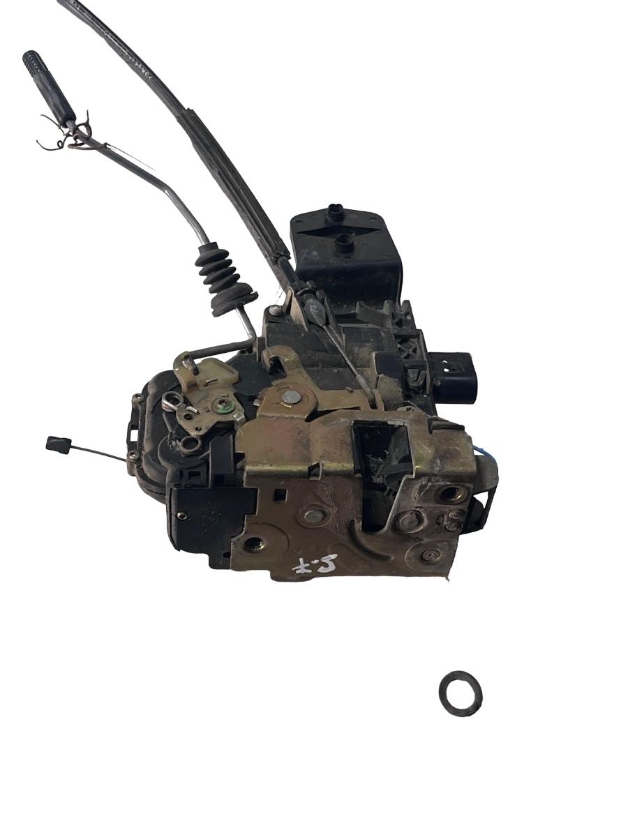 Broasca usa stanga fata VOLKSWAGEN PASSAT 3B3 2000 - 2005 3B1837015A