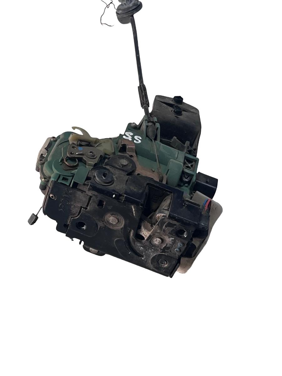 Broasca usa stanga spate VOLKSWAGEN PASSAT 3B2 1996 - 2001 3B0837867