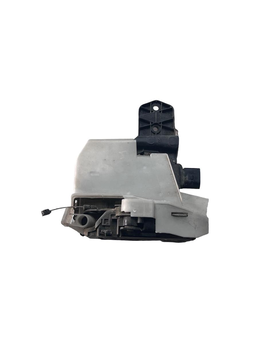 Broasca usa dreapta fata VOLKSWAGEN PASSAT 3B2 1996 - 2001 3B0837868
