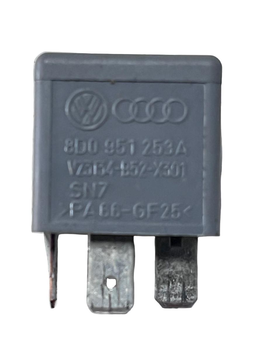 Releu 373 AUDI Q7 4LB 2006 - 2016 8D0951253A – foto 2