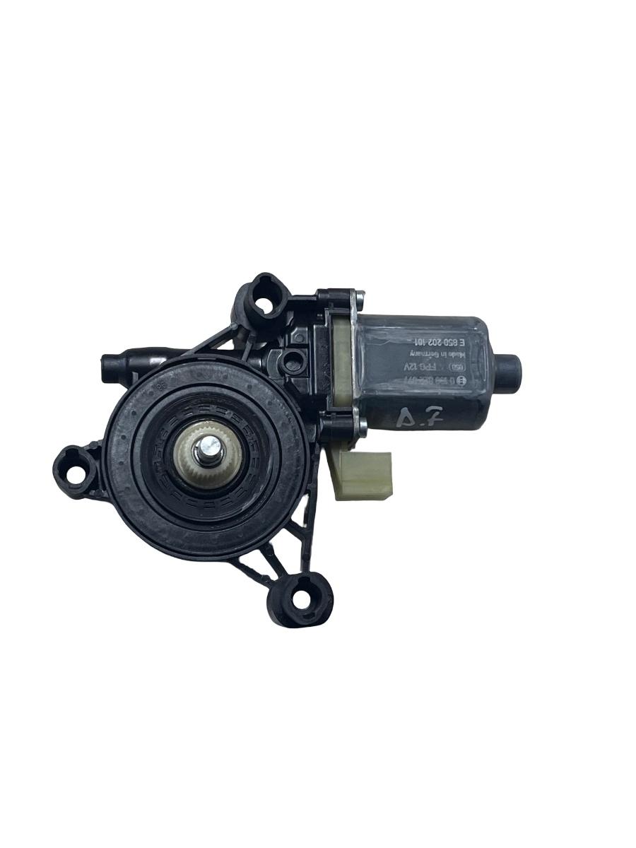 Motoras geam dreapta fata VOLKSWAGEN TIGUAN AD1 2020 R LINE -> 5Q0959801C