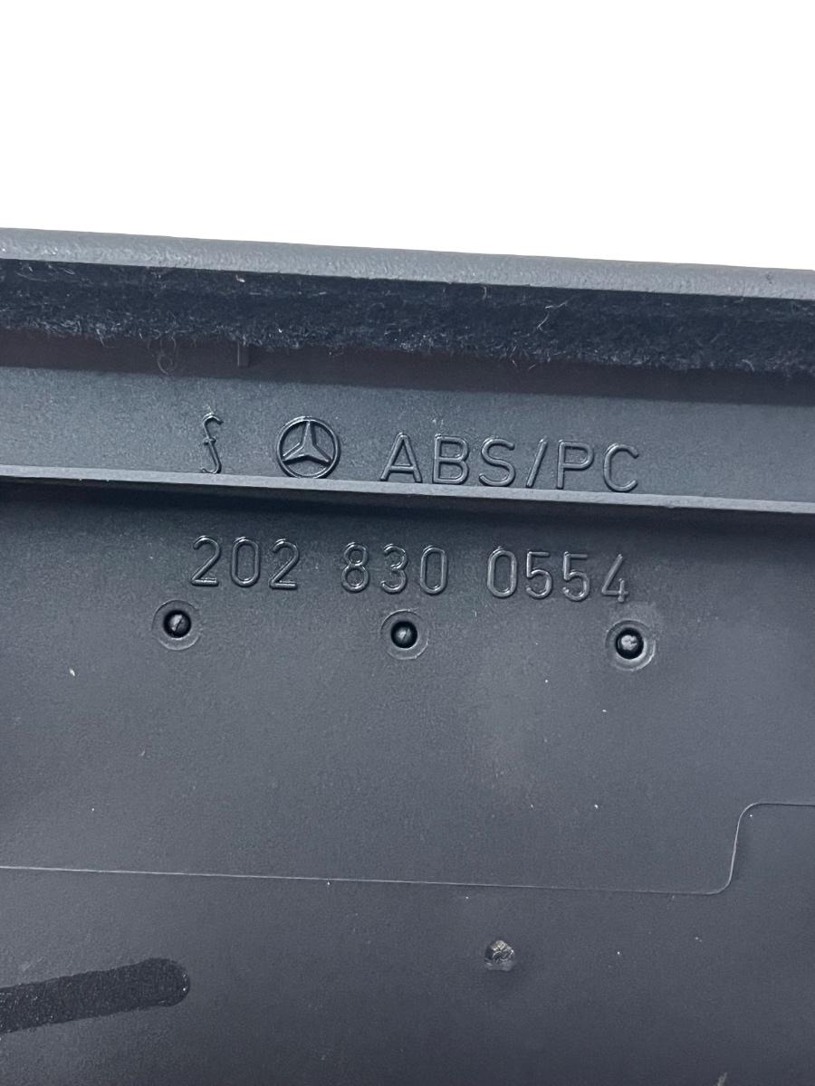 Grila de ventilatie bord centrala MERCEDES-BENZ C-CLASS W202 1993 - 2000 2028300554 – foto 3