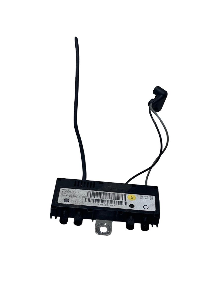 Amplificator semnal antena PEUGEOT 407 Coupe 6C_ 2005 -> 9656056180 ( UN CABLU RUPT )