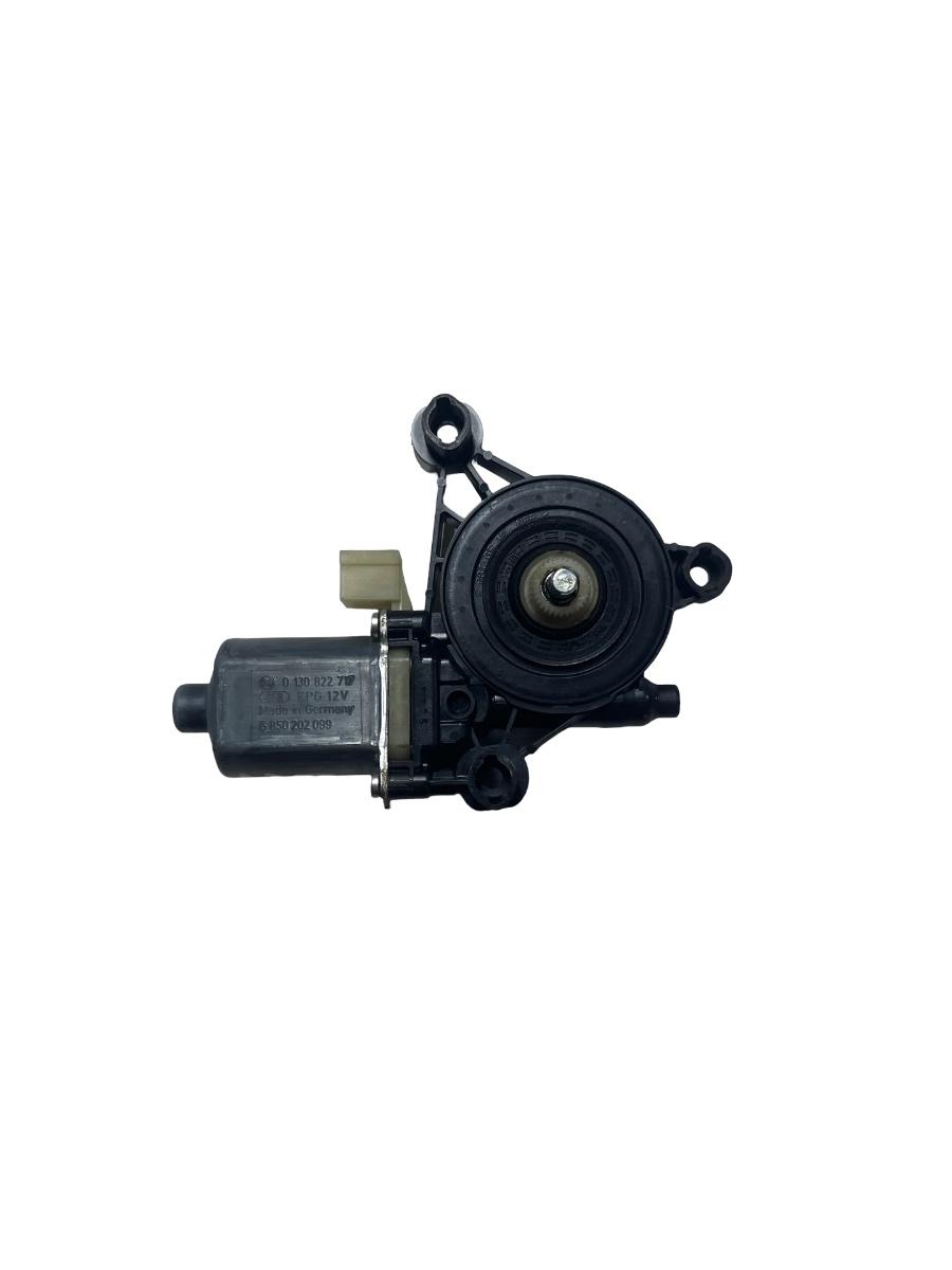 Motoras geam dreapta fata (UK) AUDI A3 Sportback 8VA, 8VF 2012 -> 5Q0959801B