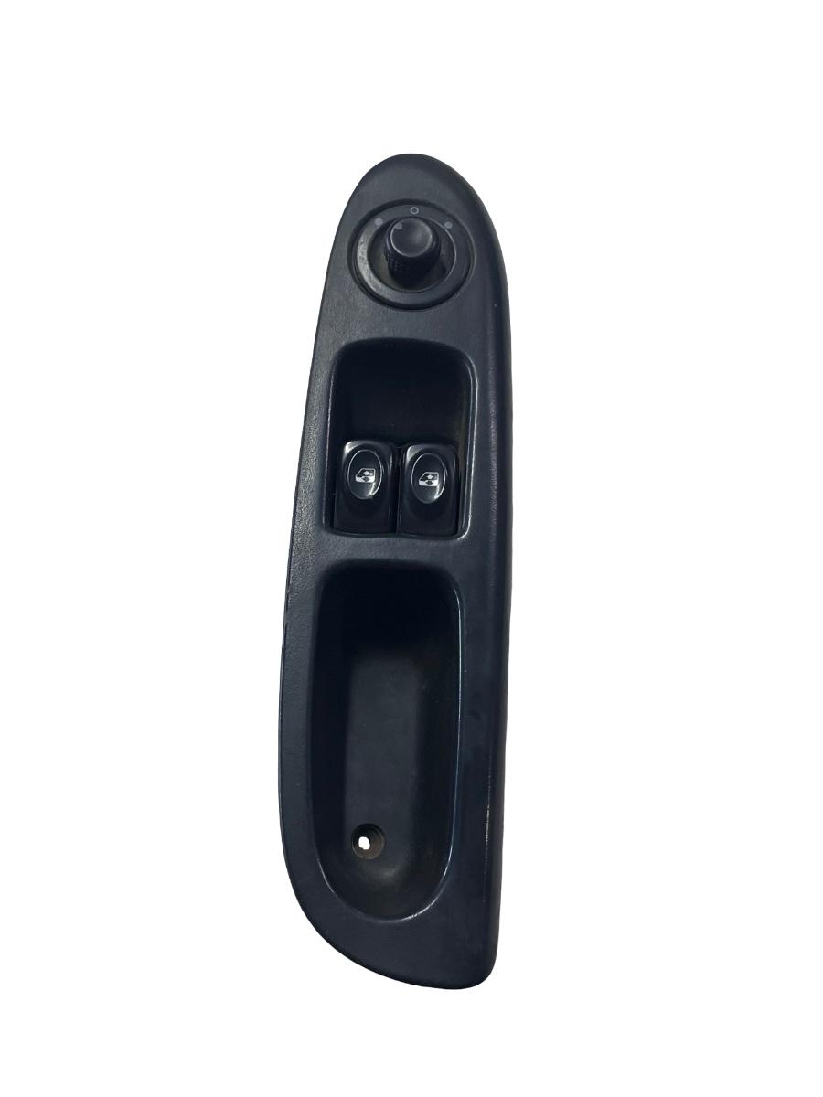 Panou Butoane geamuri electrice stanga fata RENAULT CLIO II BB0/1/2_, CB0/1/2_ 1998 -> 7700845735