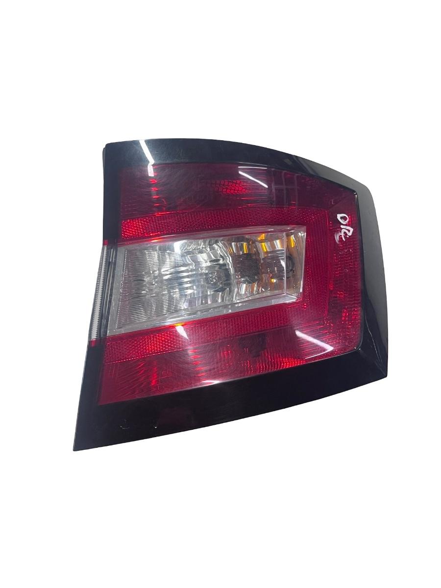 Lampa spate / Stop dreapta spate SKODA FABIA III Break Estate NJ5 2014 -> 6V6945096