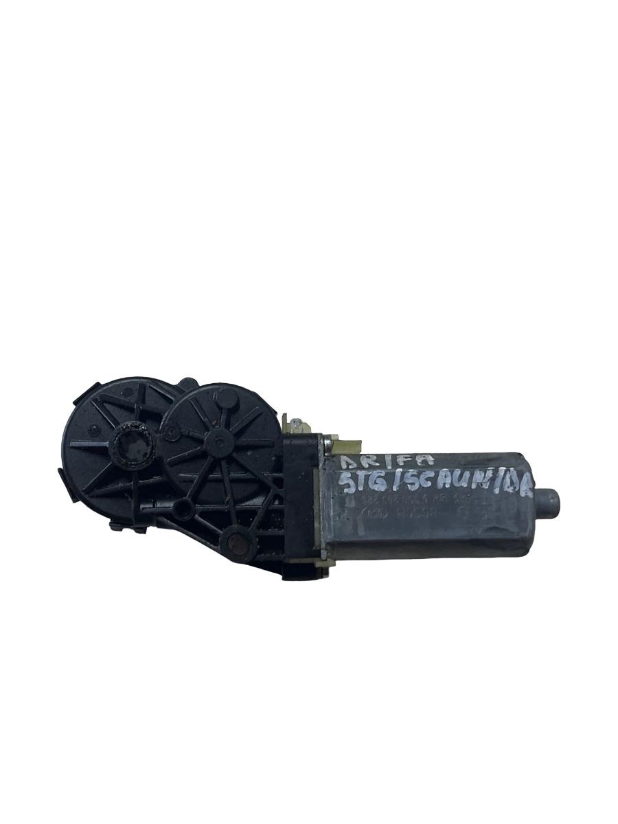 Motoras reglaj scaun dreapta fata VOLKSWAGEN PASSAT 3C2 2005 - 2010 0390203225