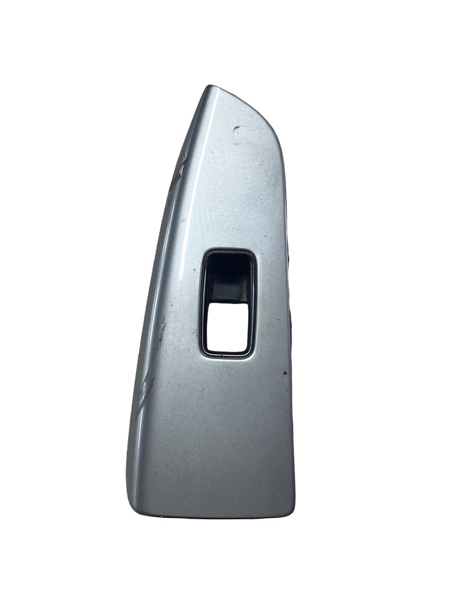 Panou buton geam electric dreapta fata TOYOTA LAND CRUISER LJ12_, KZJ12_, TRJ12_, KDJ12_, GRJ12_ 2002 - 74231-60490