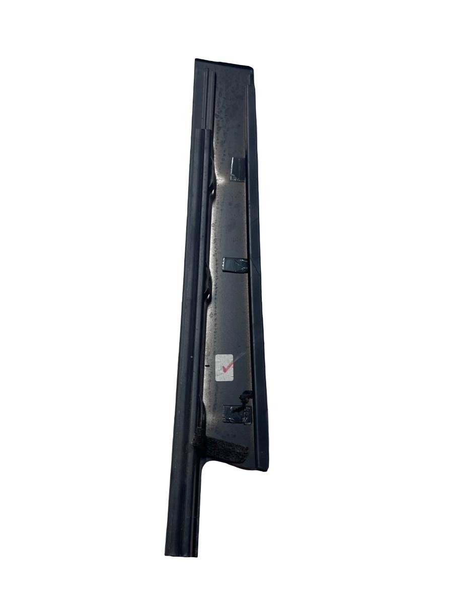 Ornament portiera stanga spate RENAULT FLUENCE L30_ 2010 -> 822824206R – foto 2