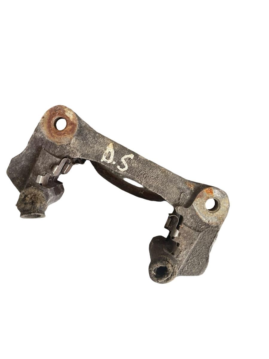 Suport etrier dreapta spate TOYOTA LAND CRUISER 150 TRJ15_, KDJ15_, GRJ15_, GDJ15_ 2009 ->