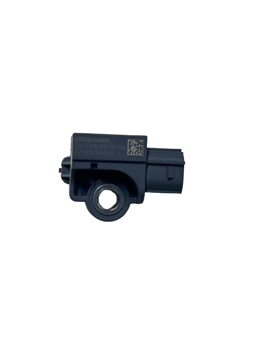 Senzor de impact airbag stanga fata KIA SPORTAGE QL, QLE 2015 -> 95920-B4000