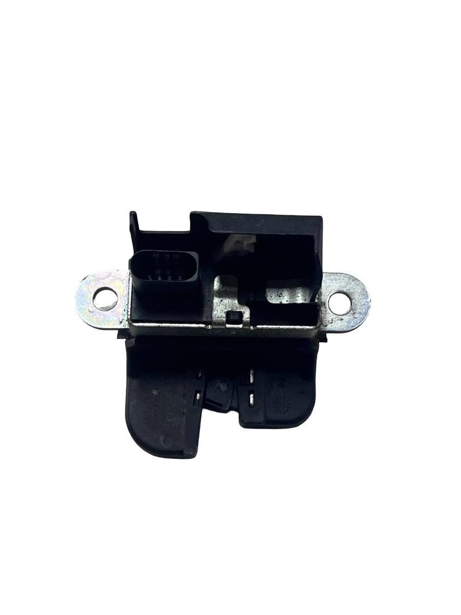 Broasca hayon/portbagaj VOLKSWAGEN GOLF VI 5K1 2008 - 2013 5K0827505A