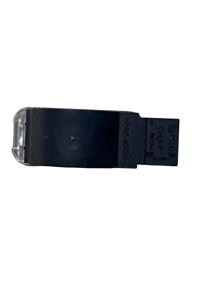 Lampa numar de inmatriculare AUDI A6/S6 IV Saloon 4G2, C7, 4GC 2010 - 2018 – foto 2