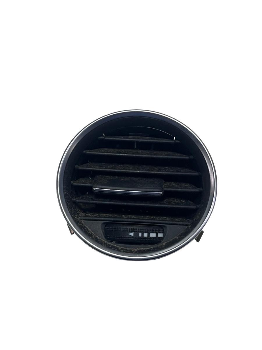 Grila de ventilatie laterala dreapta fata MERCEDES-BENZ C-CLASS W204 2007 - 2014 A2048306254