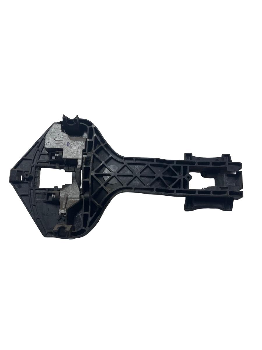 Suport maner exterior portiera fata stanga fata MERCEDES-BENZ SPRINTER 3,5-t Platform/Chassis 906 2006 -> A9067800034