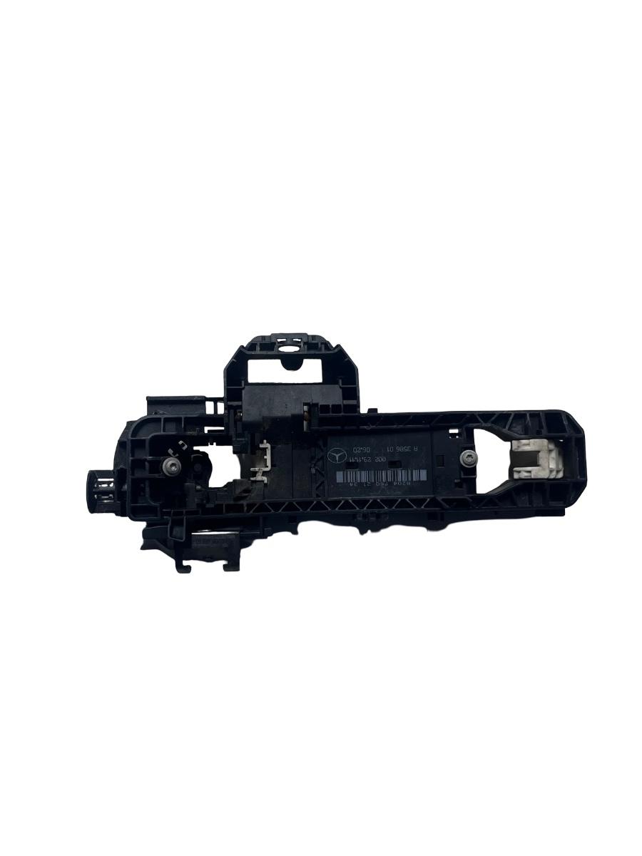 Suport maner exterior portiera stanga fata (UK) MERCEDES-BENZ C-CLASS W204 2007 - 2014 A2047602134