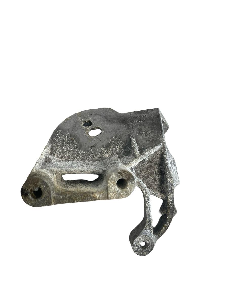 Suport motor VOLVO V40 Hatchback 525, 526 2012 -> 2.0 D2 D 4204 T8 31359638