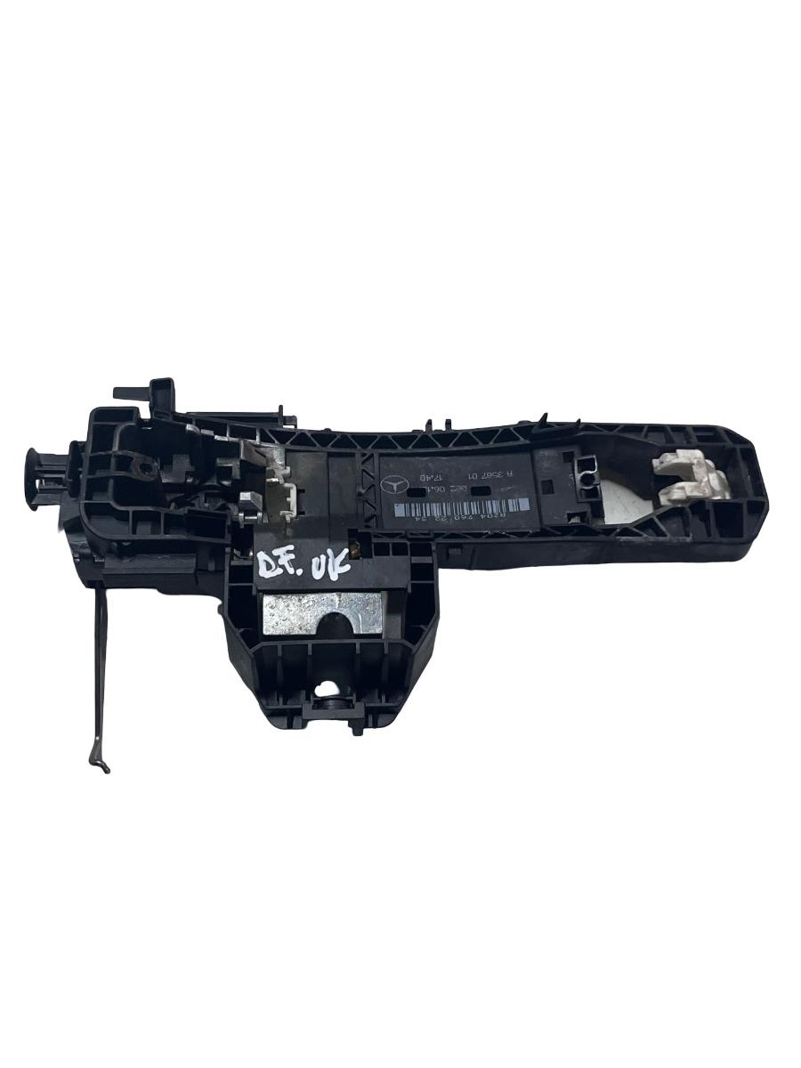 Suport maner exterior portiera dreapta fata ( UK ) MERCEDES-BENZ C-CLASS W204 Facelift 2007 - 2014 A2047602234