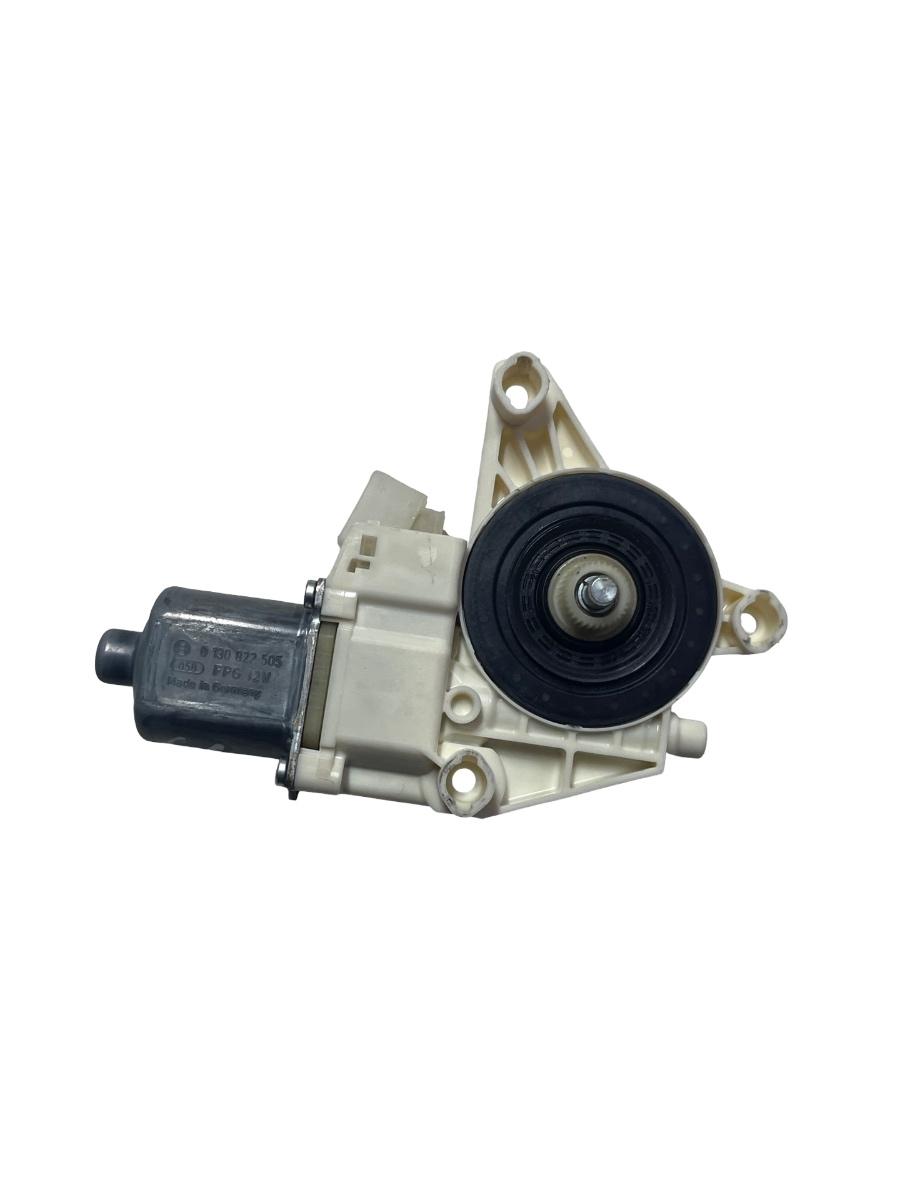 Motoras geam stanga spate MERCEDES-BENZ C-CLASS W204 2007 - 2014 A2048200542