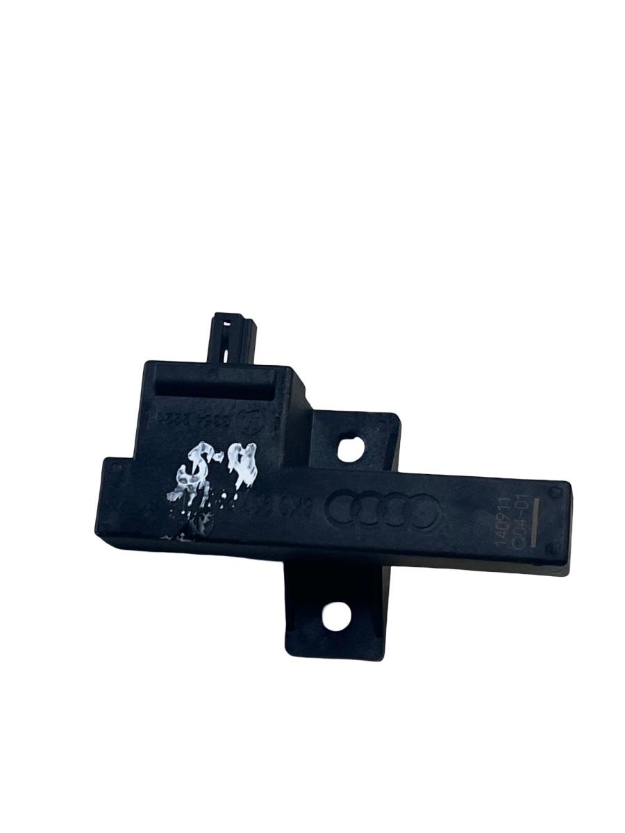 Antena keyless entry dreapta spate AUDI A8 III 4H2, 4H8, 4HC, 4HL 2009 - 2018 8K0907247