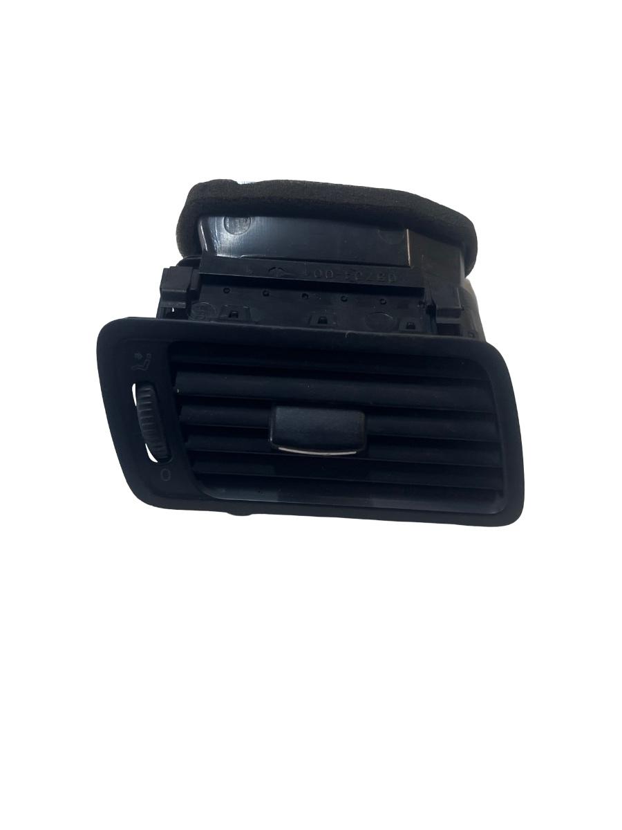Grila de ventilatie dreapta fata VOLKSWAGEN PASSAT 3C2 2005 - 2010 3C1819702E
