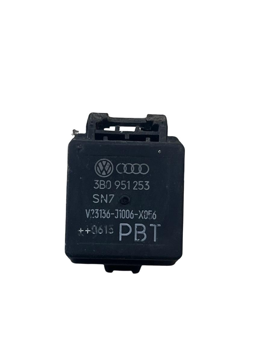 Releu dezaburire geamuri VOLKSWAGEN PASSAT 3C2 2005 - 2010 3B0951253