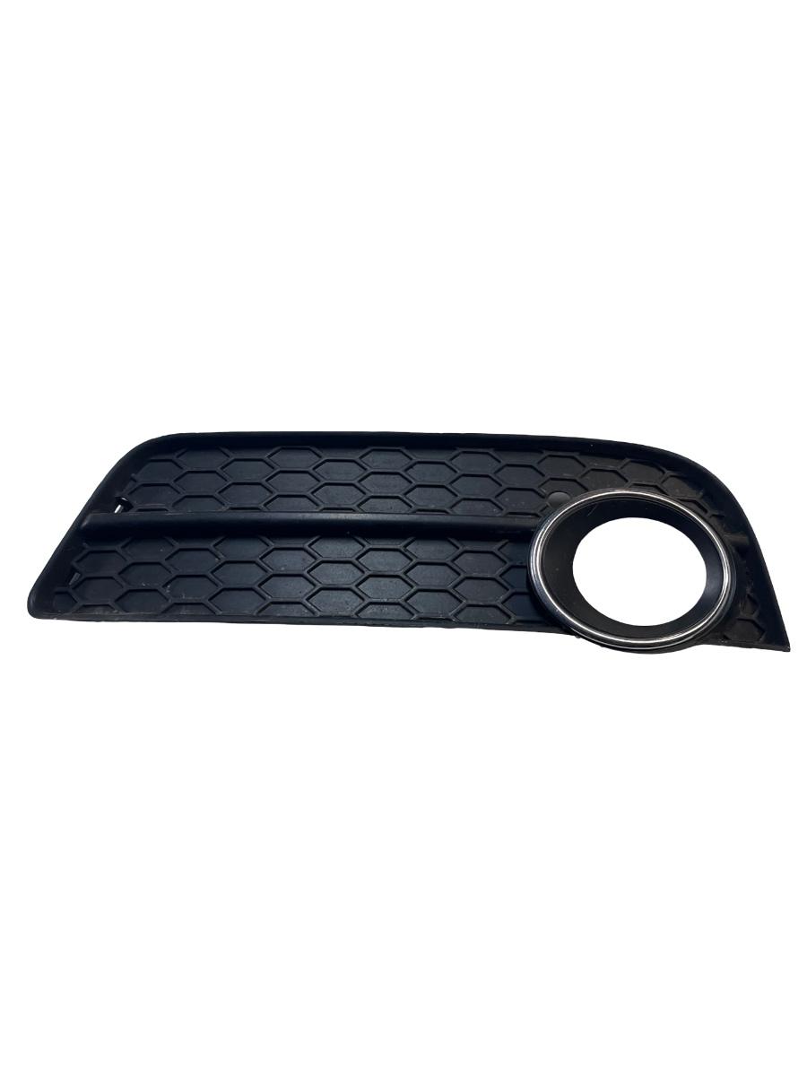 Grila proiector de ceata dreapta fata AUDI A5/S5 8T3 2007 - 2017 8T0807682