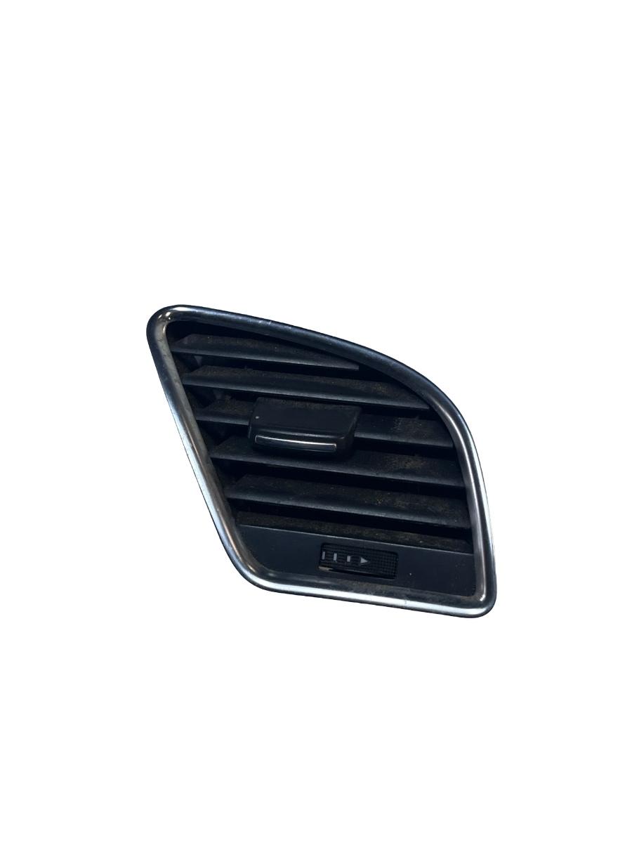 Grila de ventilatie laterala dreapta fata AUDI A5/S5 8T3 2007 - 2017 8T1820902B