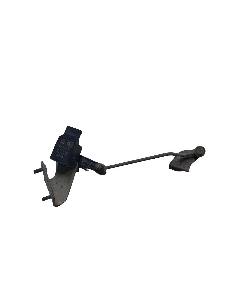 Senzor de nivel faruri stanga spate MERCEDES-BENZ E-CLASS W211 2002 - 2009 A0105427617