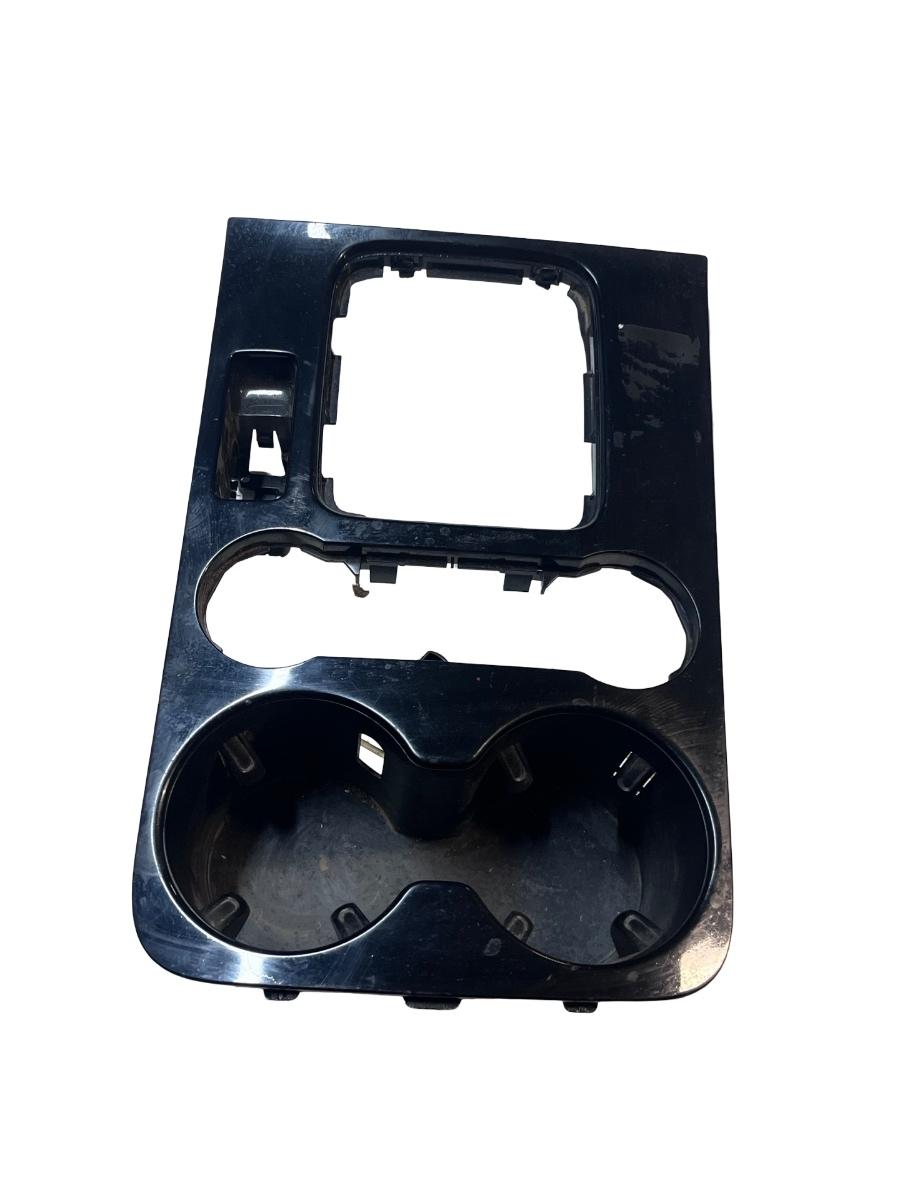 Consola centrala VOLKSWAGEN TOUAREG 7P5, 7P6 2010 - 2018 7P1863216