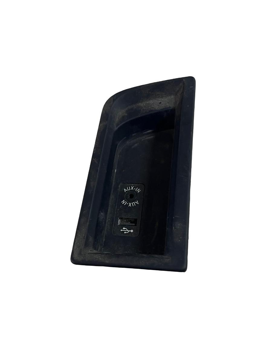 Conector priza USB / AUX BMW 3 VI Touring F31 2011 -> 9207357