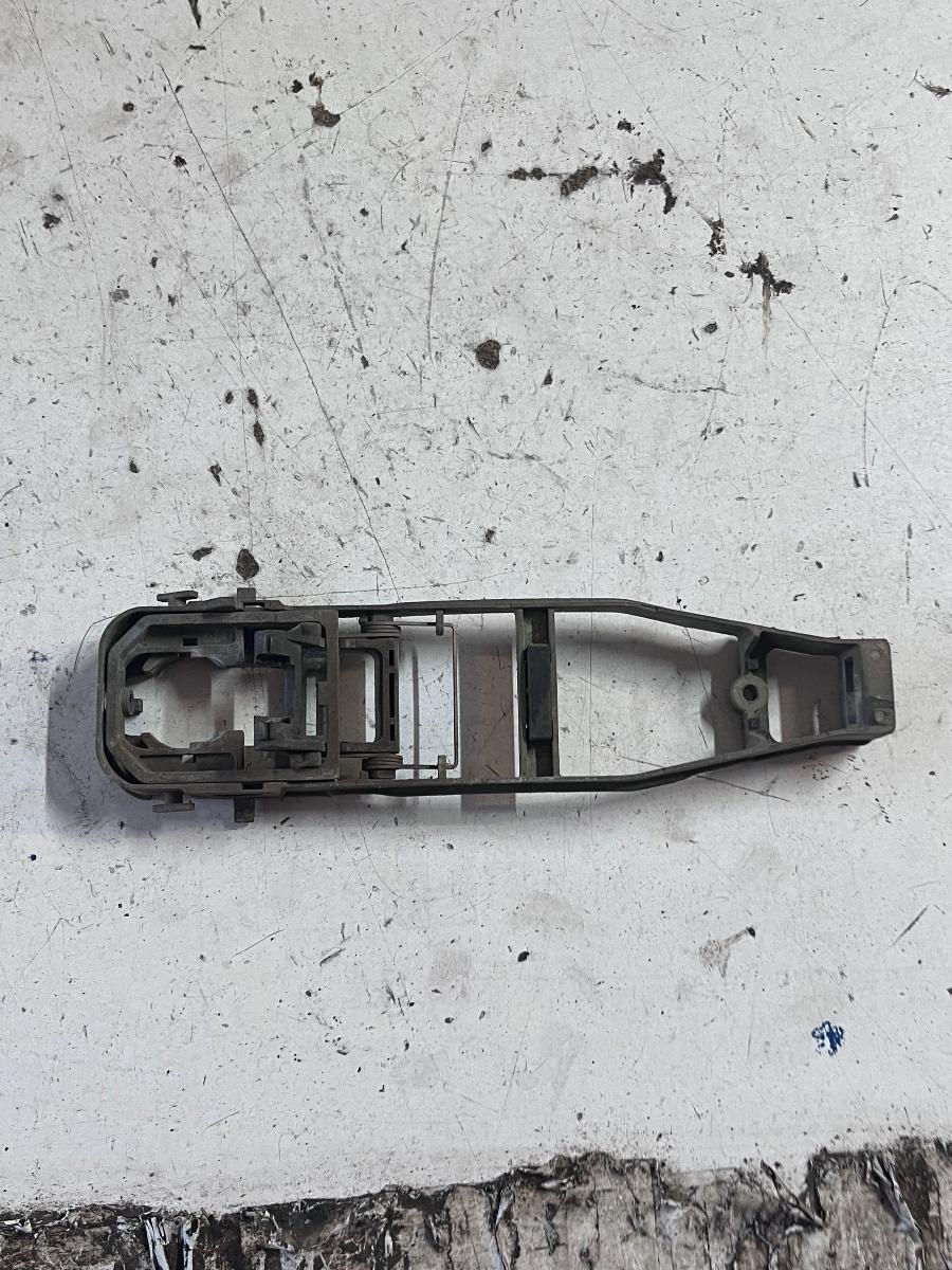 Suport maner portiera stanga fata VOLKSWAGEN TRANSPORTER V Bus 7HB, 7HJ, 7EB, 7EJ, 7EF, 7EG, 7HF,