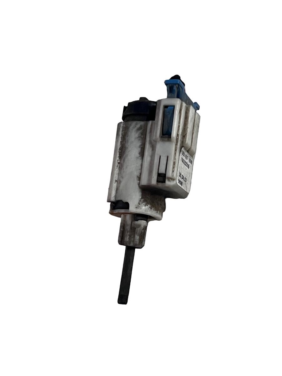 Switch pedala de frana VOLKSWAGEN TRANSPORTER V Bus 7HB, 7HJ, 7EB, 7EJ, 7EF, 7EG, 7HF, 8E0927189B