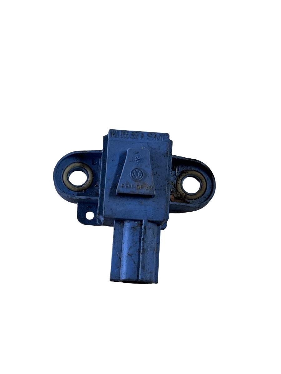 Senzor de impact airbag stanga fata VOLKSWAGEN GOLF V 1K1 2003 - 2009 1K0955557A